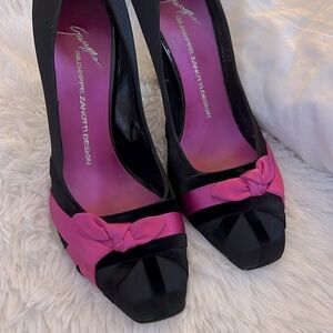 Giuseppe Zanotti Design VICINI Black Velvet /Hot Pink Detail Bow Luxury Heels